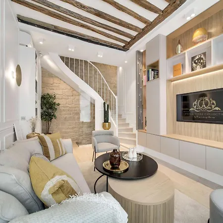 بيت للعطل Historical House In The Heart Of *