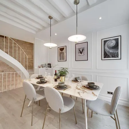 Historical House In The Heart Of * Paris