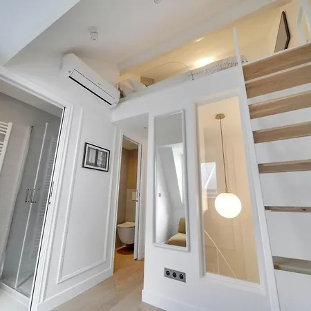 Historical House In The Heart Of Paris