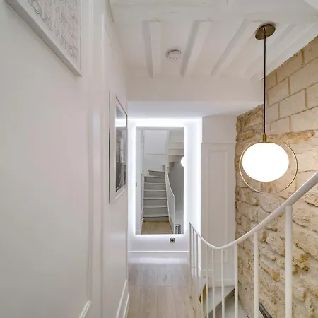 Historical House In The Heart Of * Paris