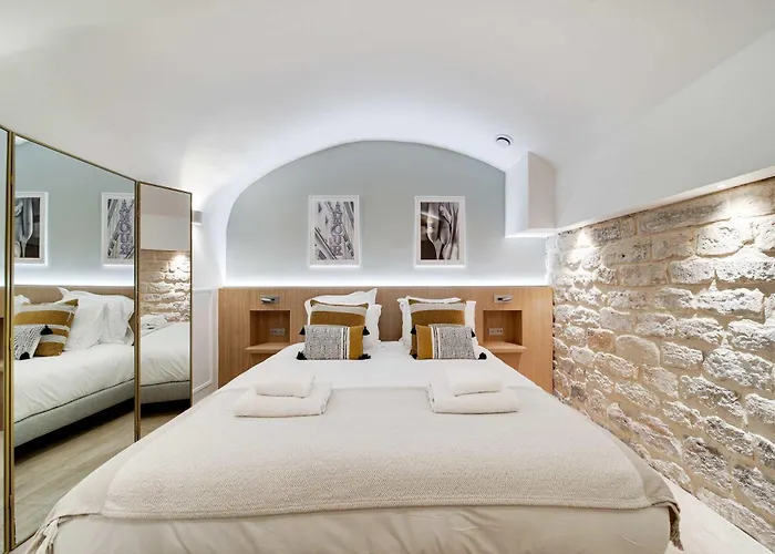 بيت للعطل Historical House In The Heart Of *