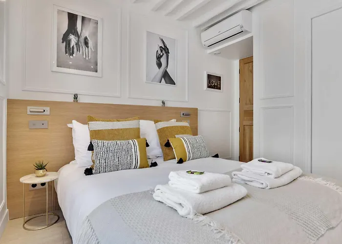Historical House In The Heart Of بيت للعطل باريس